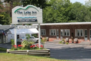 Lake Inn Sunapee Attractive Entrance