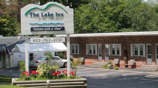 Lake Inn Exterior Entrance Image