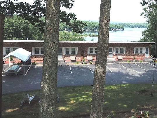 Lake Inn Sunapee Outside View